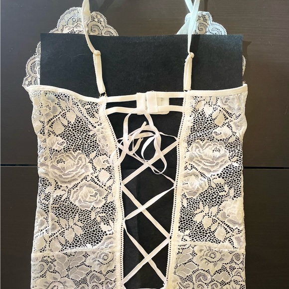 White Lingerie Set Lace Teddy Bodysuit Garter Matching Panties Size M NEW! - Picture 4 of 5